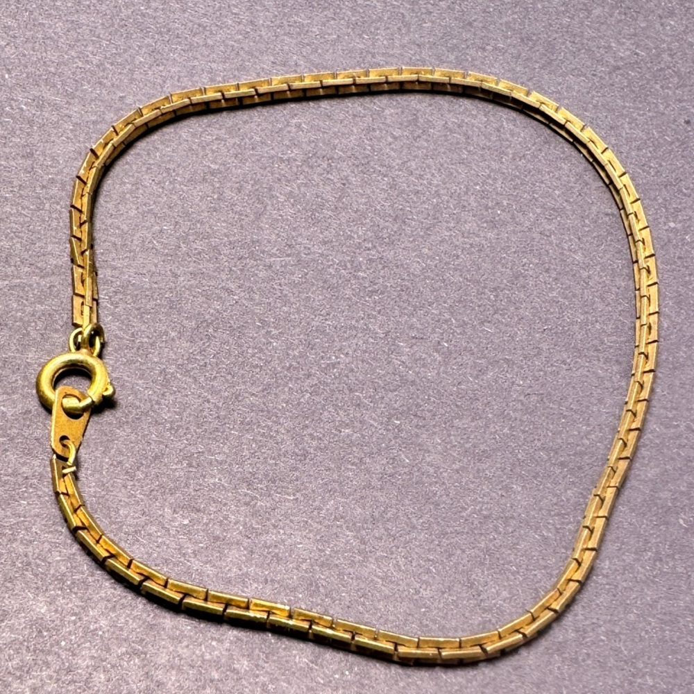 New Old Stock Vintage Gold-Tone Chain Bracelet signed Hong Kong